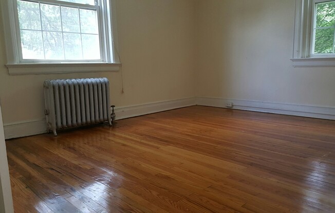 3 beds, 2 baths, 1,300 sqft, $2,300, Unit H1