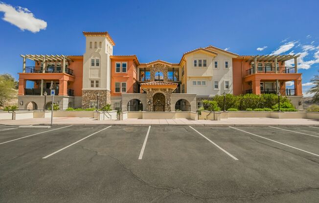 Spacious 4 Bedrooms at Lake Las Vegas