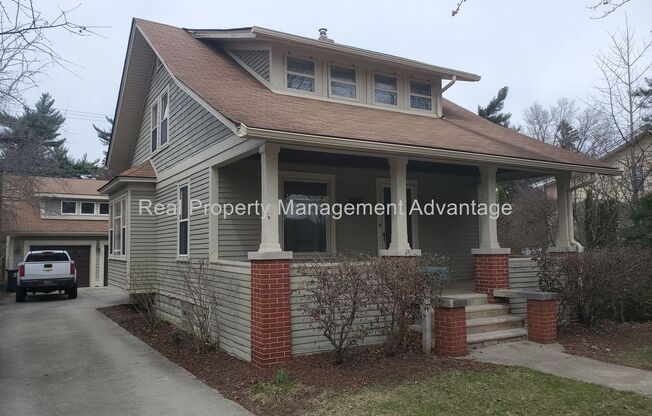 Craftsman Style, Modern Amenities Steps from Main St.