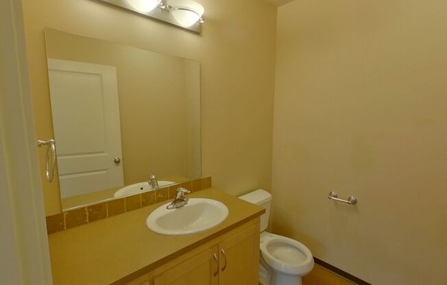 3 beds, 1.5 baths, 848 sqft, $2,400, Unit 204