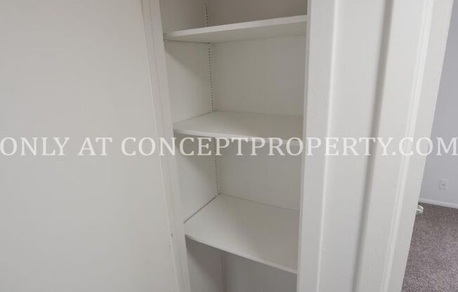2 beds, 1 bath, 920 sqft, $1,249, Unit 32