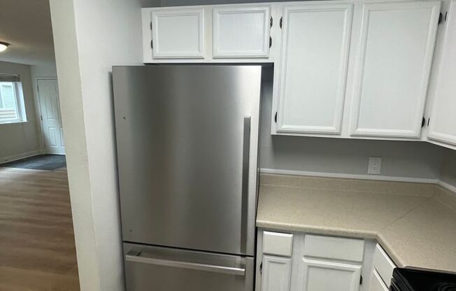 New Listing! 2-bed, 2-bath Condo!