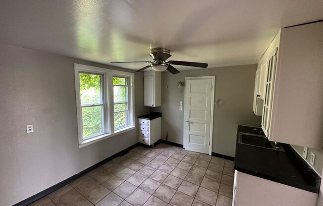 2 beds, 1 bath, $1,395