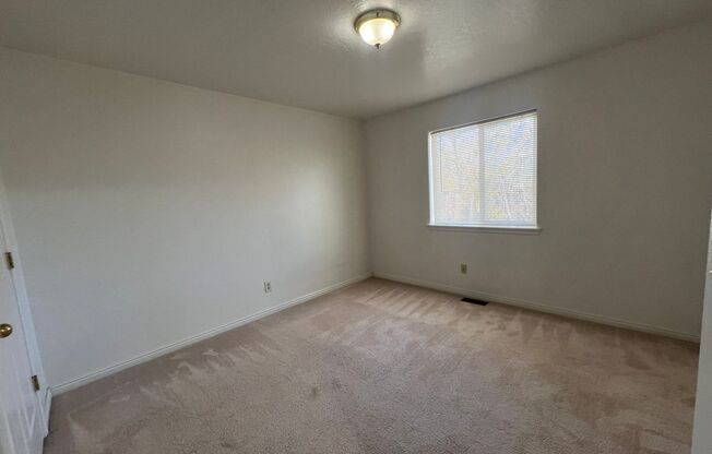 2 beds, 1.5 baths, $1,150, Unit 1860 S 2nd # 13