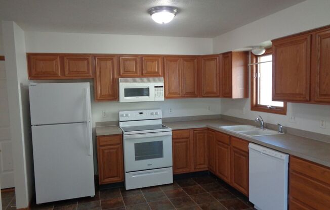 3 beds, 2 baths, $1,600