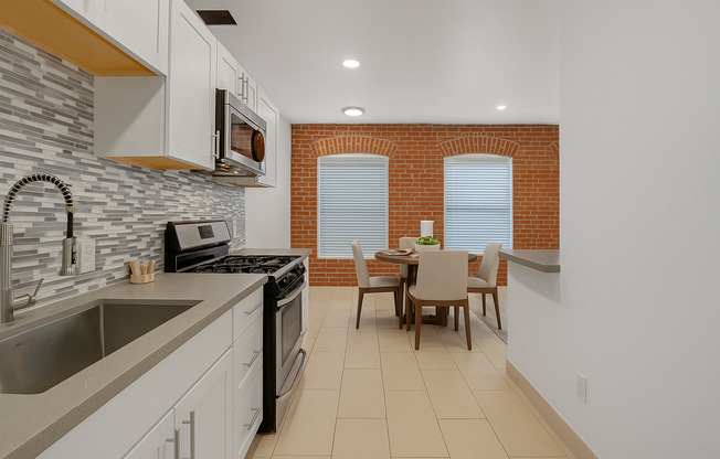 Studio, 1 bath, 490 sqft, $1,420, Unit 307