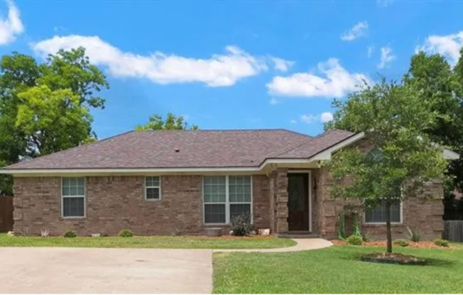 Spacious 3 Bedroom Home in Stephenville!