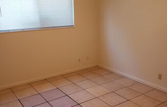 2 beds, 1 bath, $995