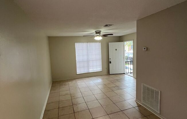 2 beds, 1.5 baths, 900 sqft, $850, Unit D