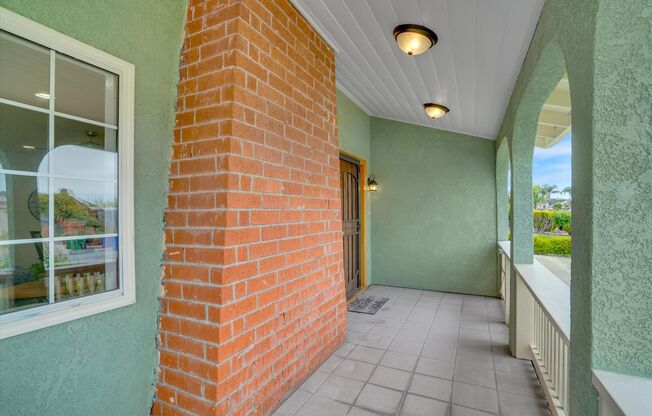 Spacious 3 Bed / 2 Bath + Separate In-Law Suite (4 Bed / 3 Bath Option!)