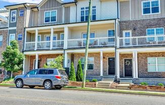3BR/3.5BA, Three story Townhome in the Nations Neighborhood, Convenient to Interstate and Downtown, 2 Car Garage