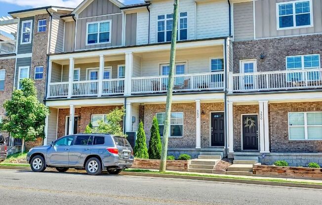 3BR/3.5BA, Three story Townhome in the Nations Neighborhood, Convenient to Interstate and Downtown, 2 Car Garage