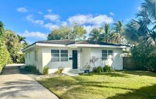 Now Leasing - a beautifully maintained 2-bedroom, 1-bath single-family home nestled in the highly sought-after South End neighborhood of West Palm Beach.
