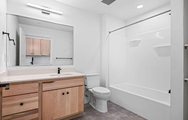 Studio, 1 bath, 380 sqft, $1,300, Unit 310