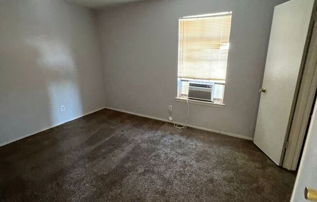 2 beds, 1 bath, $999