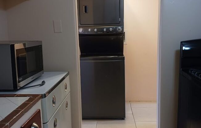 2 beds, 1 bath, $1,800