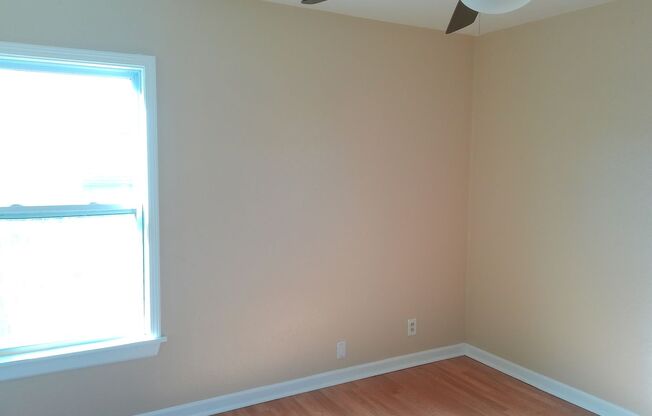 2 beds, 1 bath, $1,275