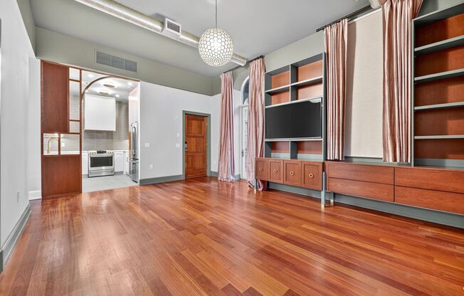 Available Now! High End 2 Bed 2 Bath in Luxury Building with Pool, Gym, Parking