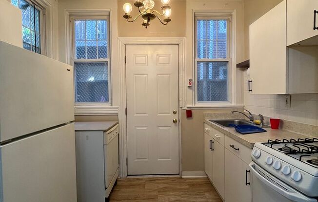 1 bed, 1 bath, $1,850, Unit #3 (1st Floor Rear)