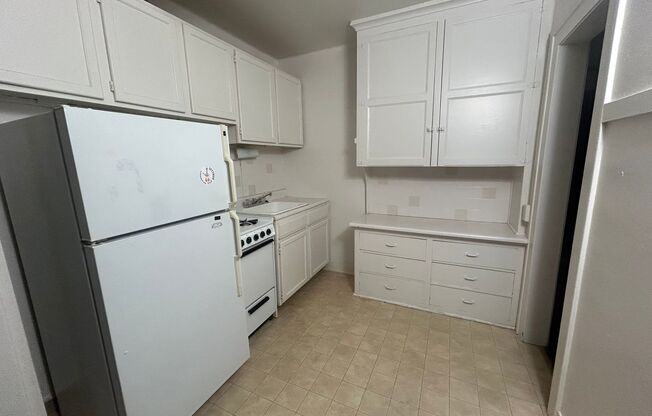1 bed, 1 bath, $1,025, Unit 25