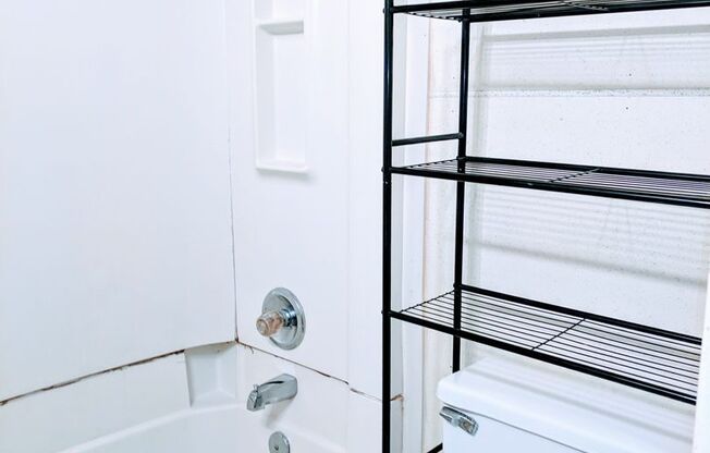 1 bed, 1 bath, $1,195, Unit Apt. A