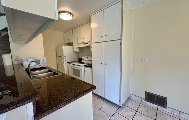Gorgeous 2 Bedroom 1 Bath !