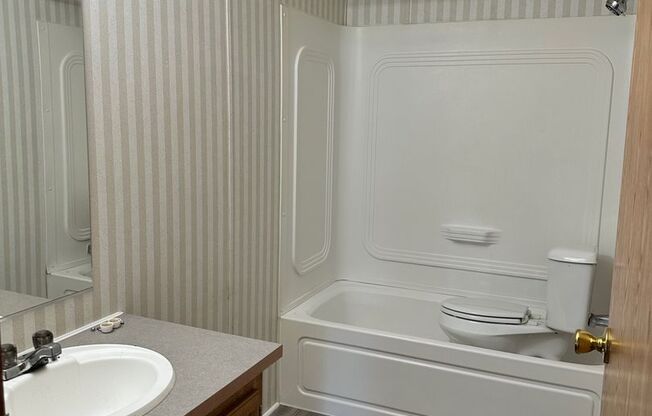 Centrally Located 3 BD 2 BA Modular Home