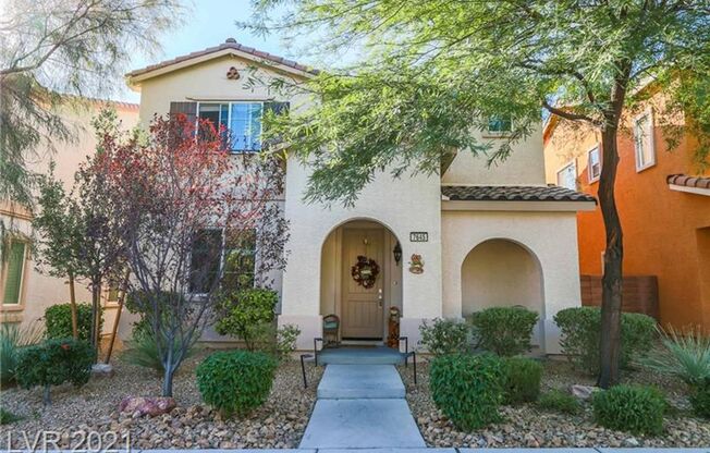 Beautiful Mountains Edge 4 Bedroom home in a Gated Community with Community Pool & Spa