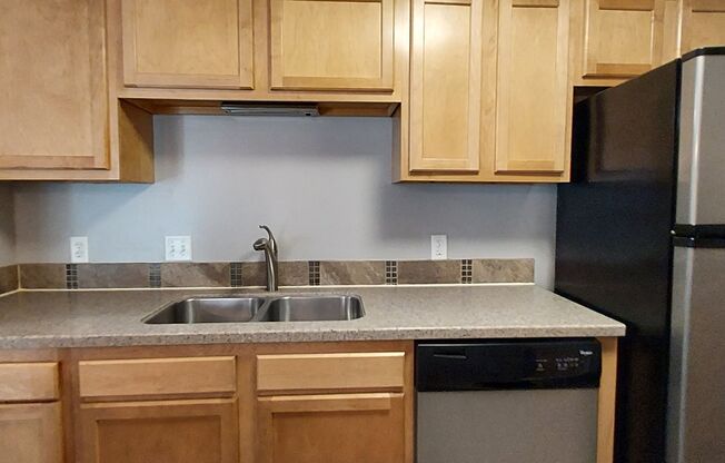 2 beds, 2 baths, 1,142 sqft, $1,360, Unit 31-202