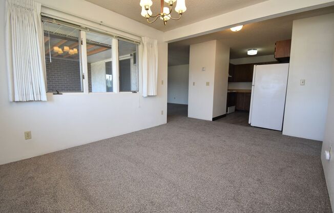 2 beds, 1 bath, $1,600, Unit 41