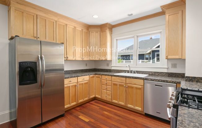 Charming Two-Bedroom Unit: Your Perfect Home in SE Portland!