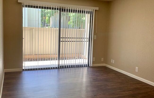 2 beds, 1 bath, 861 sqft, $1,700, Unit 13