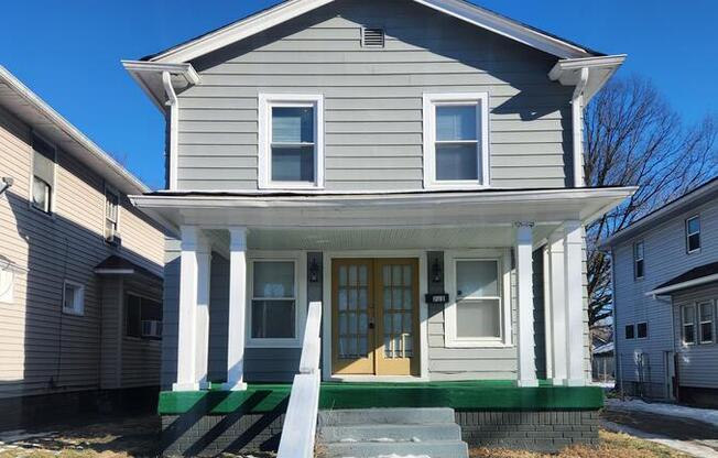 721 N GRANT AVE