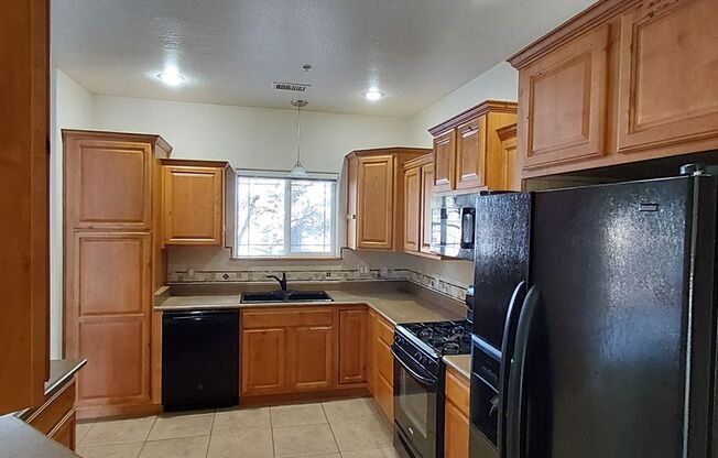 Mt Elden Villas: Large Townhome - 3 Bedroom 2.5 Bath - $3,000