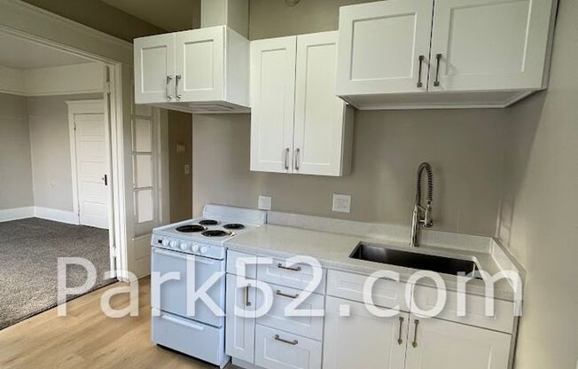 2 beds, 1 bath, $1,645, Unit 1522 - 1