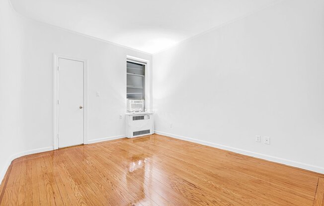 113 E 31 ST