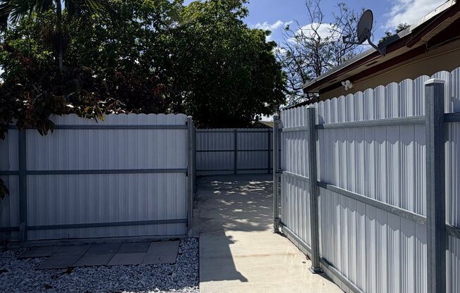 2712 SW 118 CT