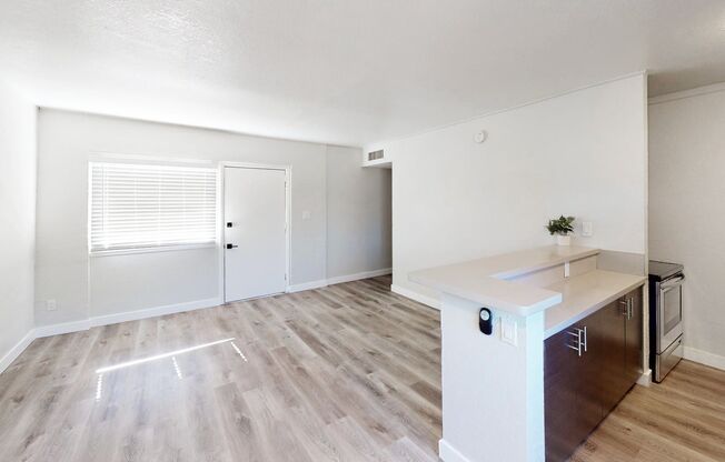 2 beds, 1 bath, 800 sqft, $1,499, Unit 1712-5