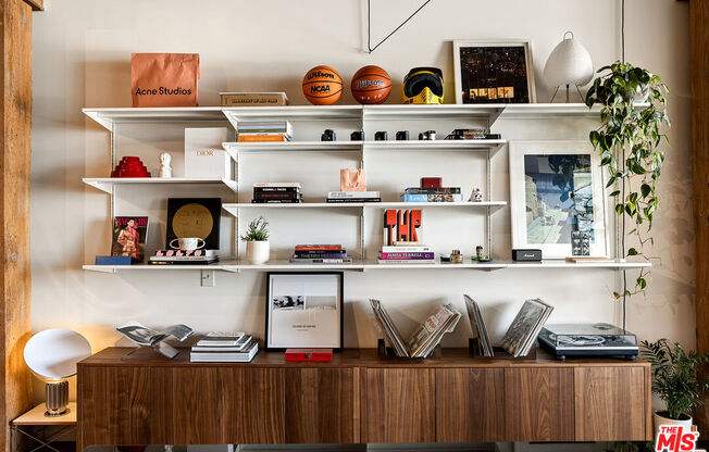 1 bed, 1 bath, 950 sqft, $3,850, Unit 425