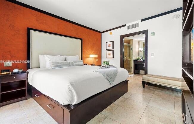 1437 COLLINS AVE