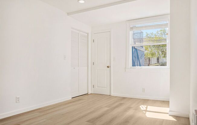 2 beds, 2 baths, $2,675, Unit 756 Taylor Ave #D