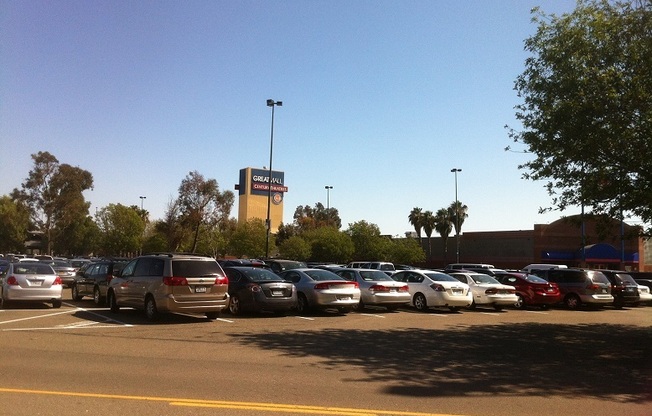 End unit ownhouse with garage walking distance to Great Mall