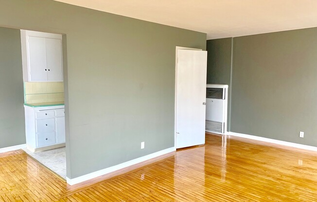 1 bed, 1 bath, 700 sqft, $1,895