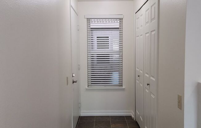 Darling ground floor 1 bed/1 bath in downtown Kenmore for May 10th move in only $1750!