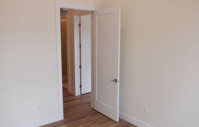 2 beds, 1 bath, $1,095