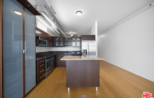 1 bed, 1 bath, 1,040 sqft, $2,895, Unit 1008