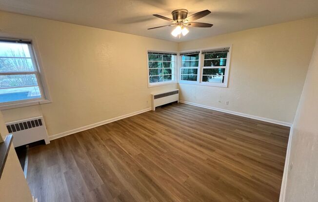 1 bed, 1 bath, 614 sqft, $1,350, Unit 120