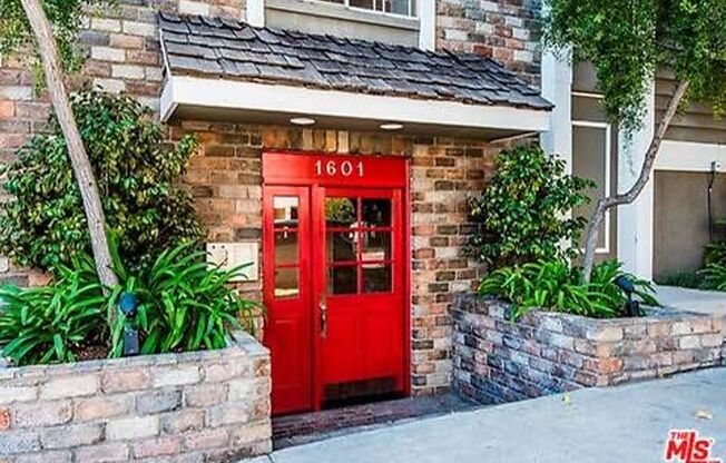 2 bedroom 2.5 bath condo in West LA, Near UCLA