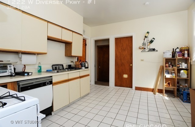 1222 W Diversey Pkwy