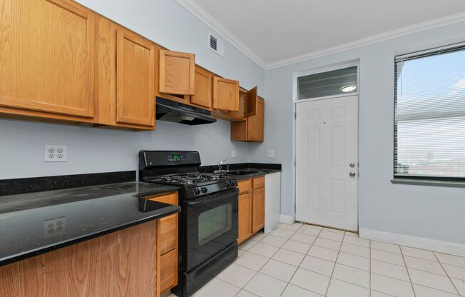 2 beds, 1 bath, $1,250